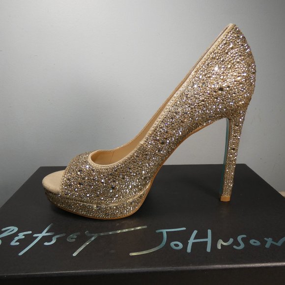 NiB SPARKLING Betsey Johnson Dane Peep Toe Pump, Light Gold, 8.5 - Picture 3 of 16